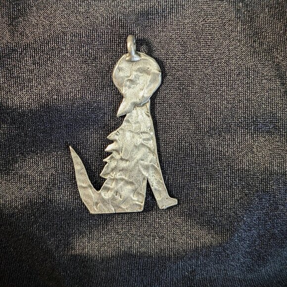 Pewter Coyote Wolf Howling at the Moon Profile Pendant - Picture 2 of 4